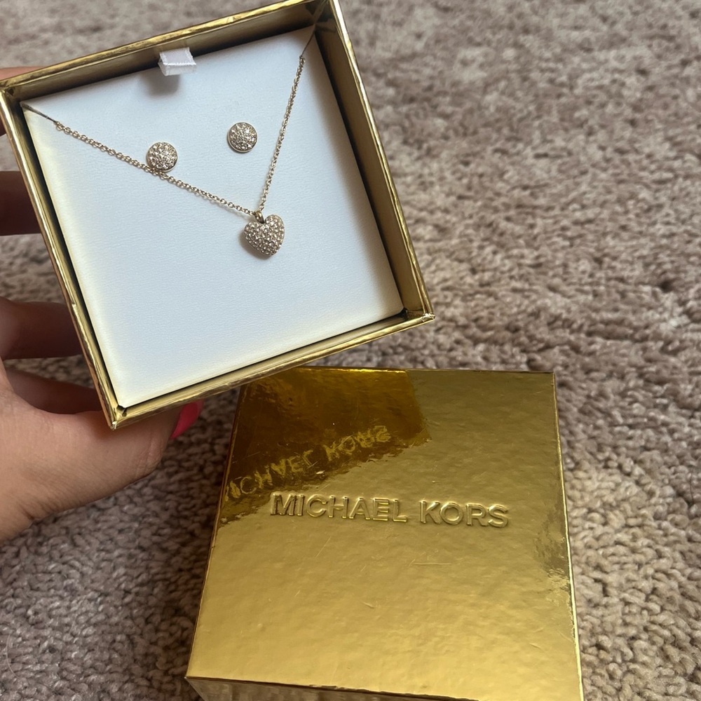 Gorgeous Michael Kors set